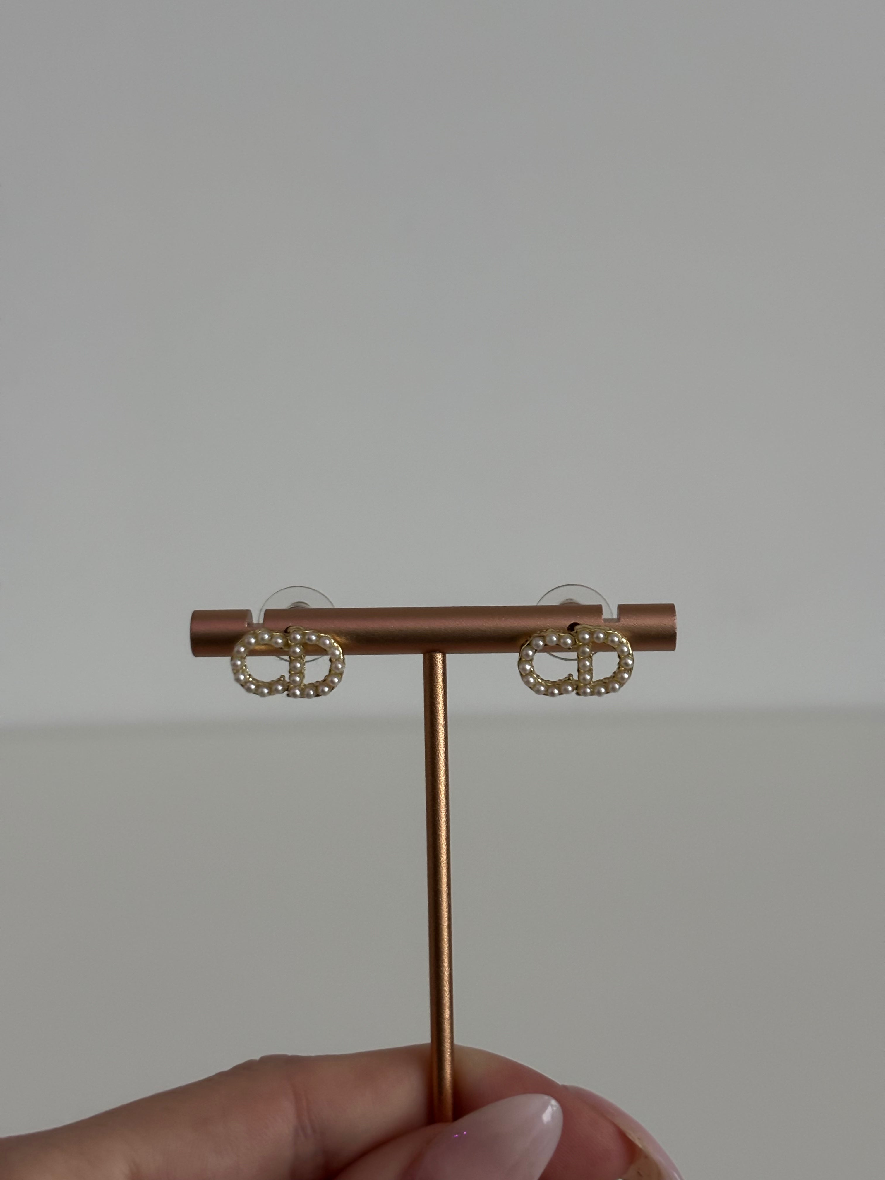 C D EARRINGS