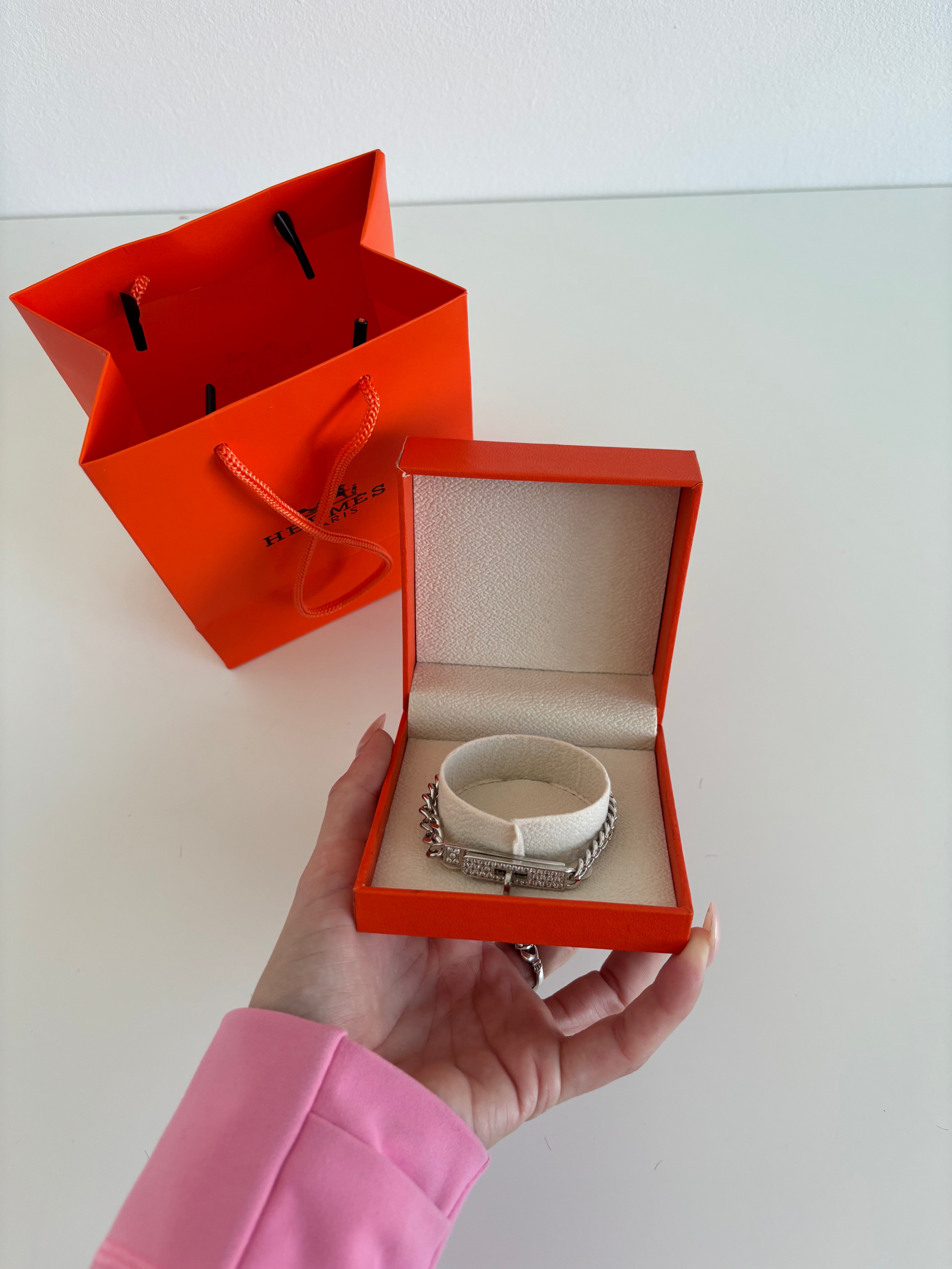 BRACELET