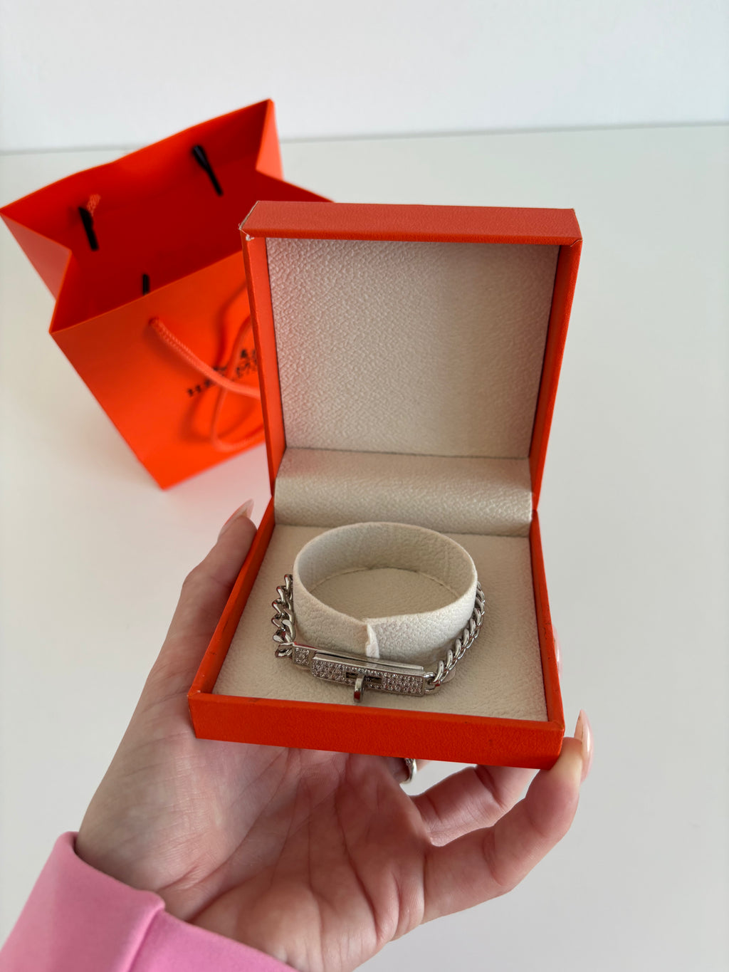 BRACELET