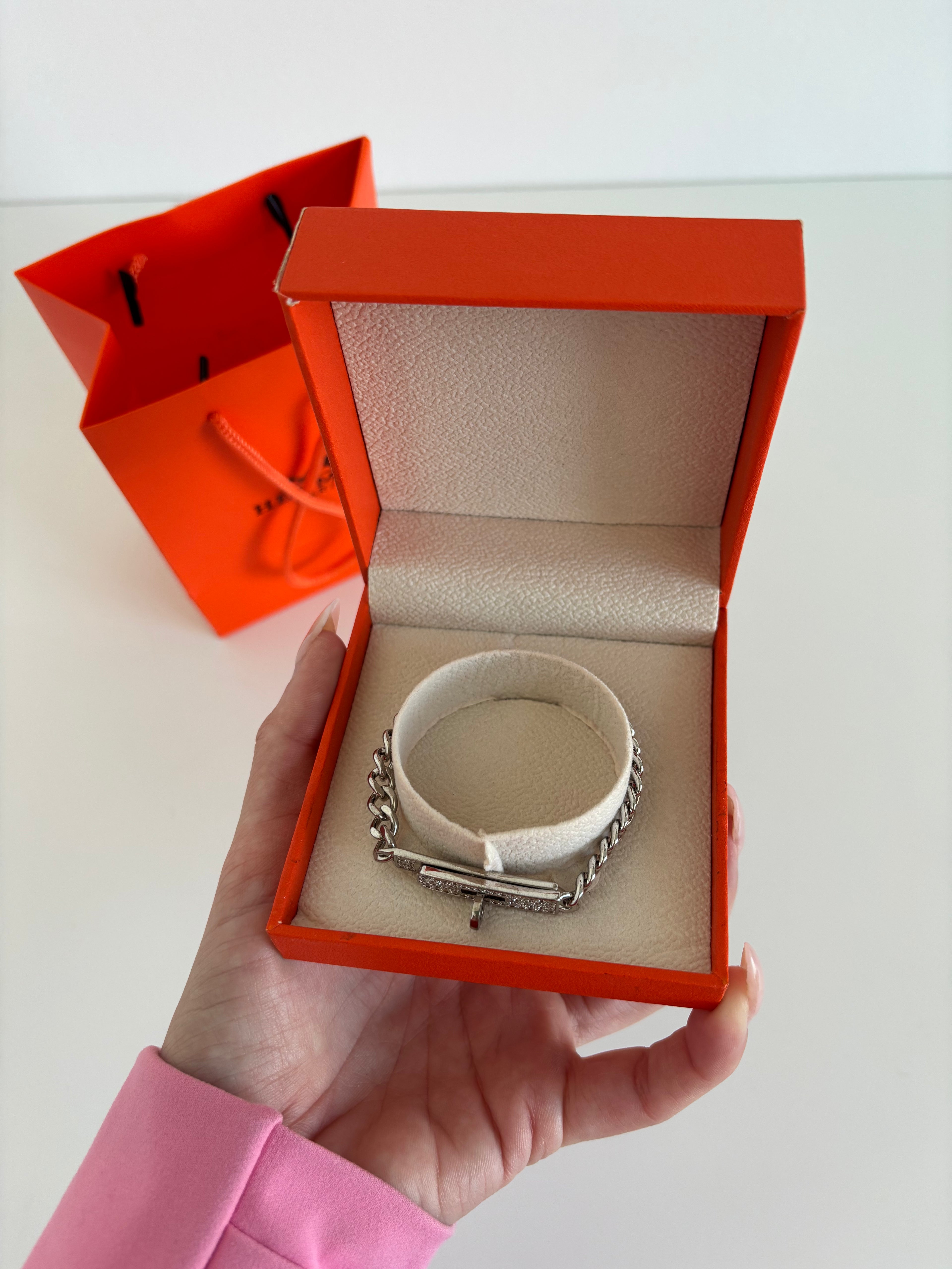 BRACELET