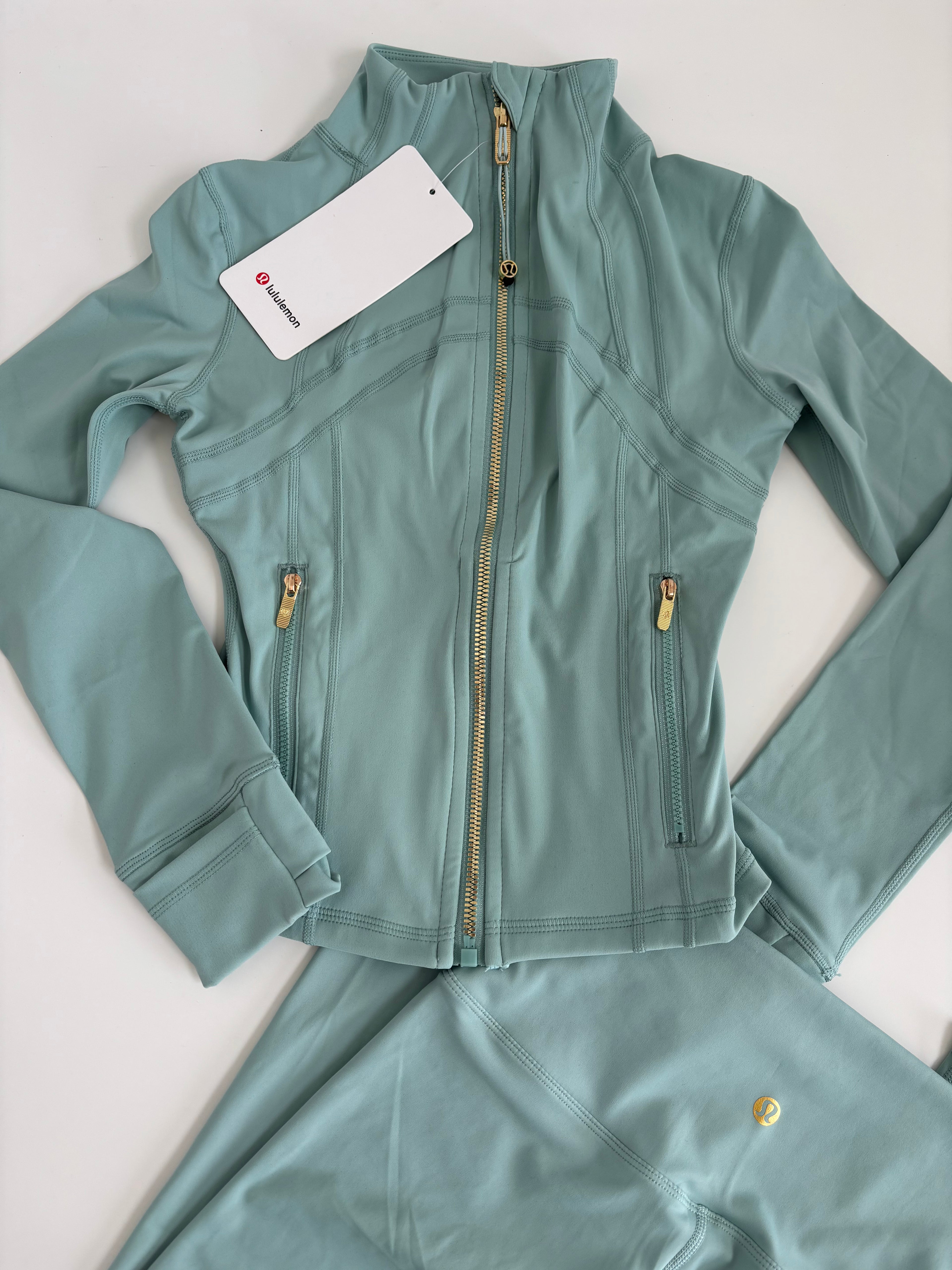 Set with gold zip