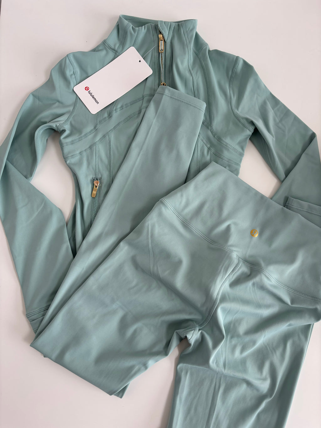 Set with gold zip