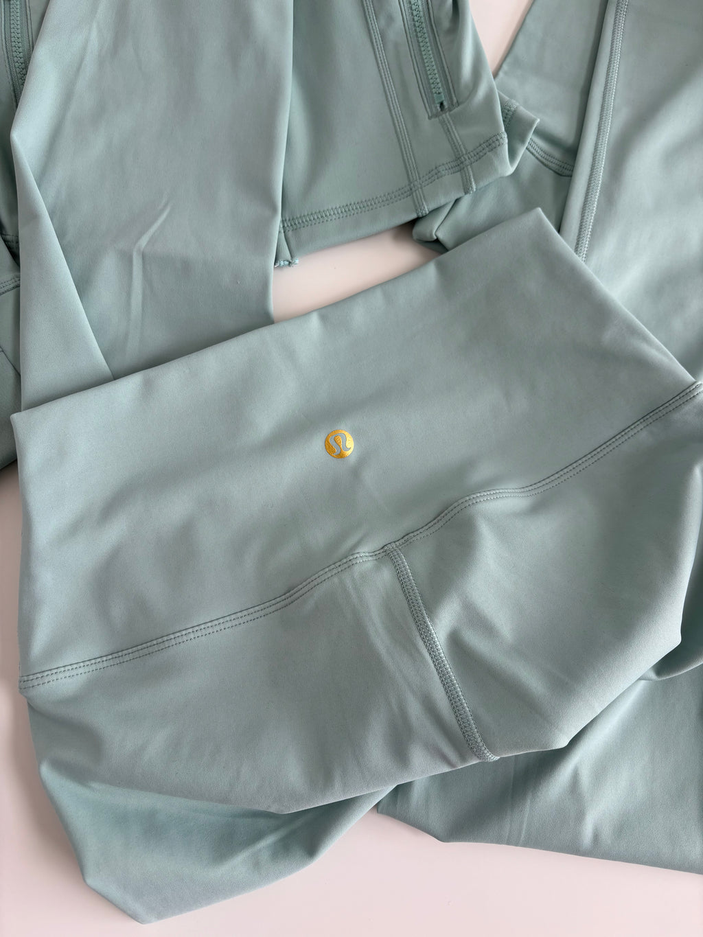 Set with gold zip
