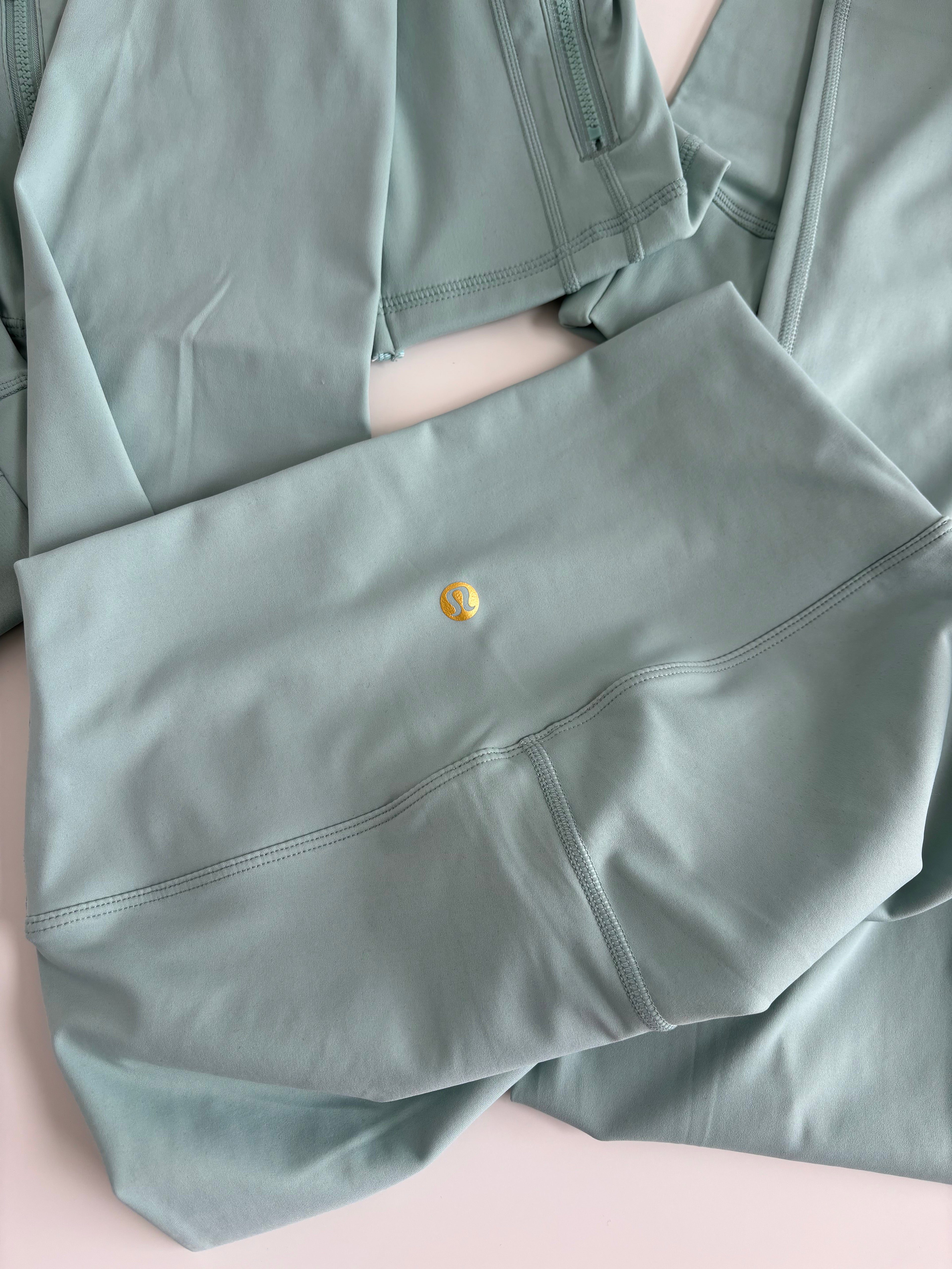 Set with gold zip