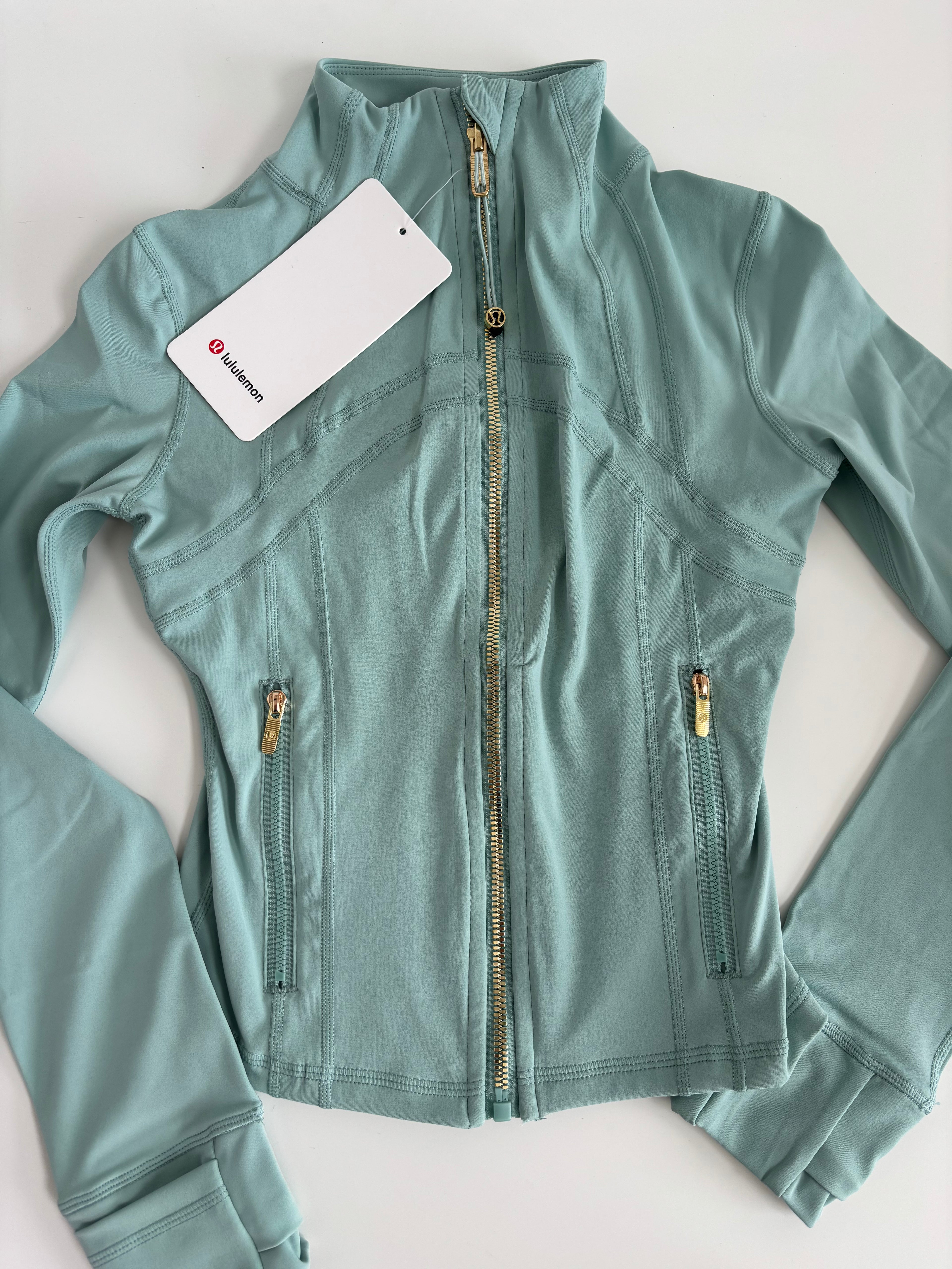 Set with gold zip