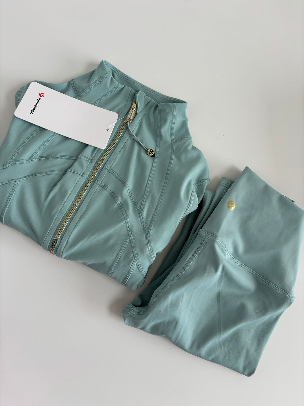 Set with gold zip