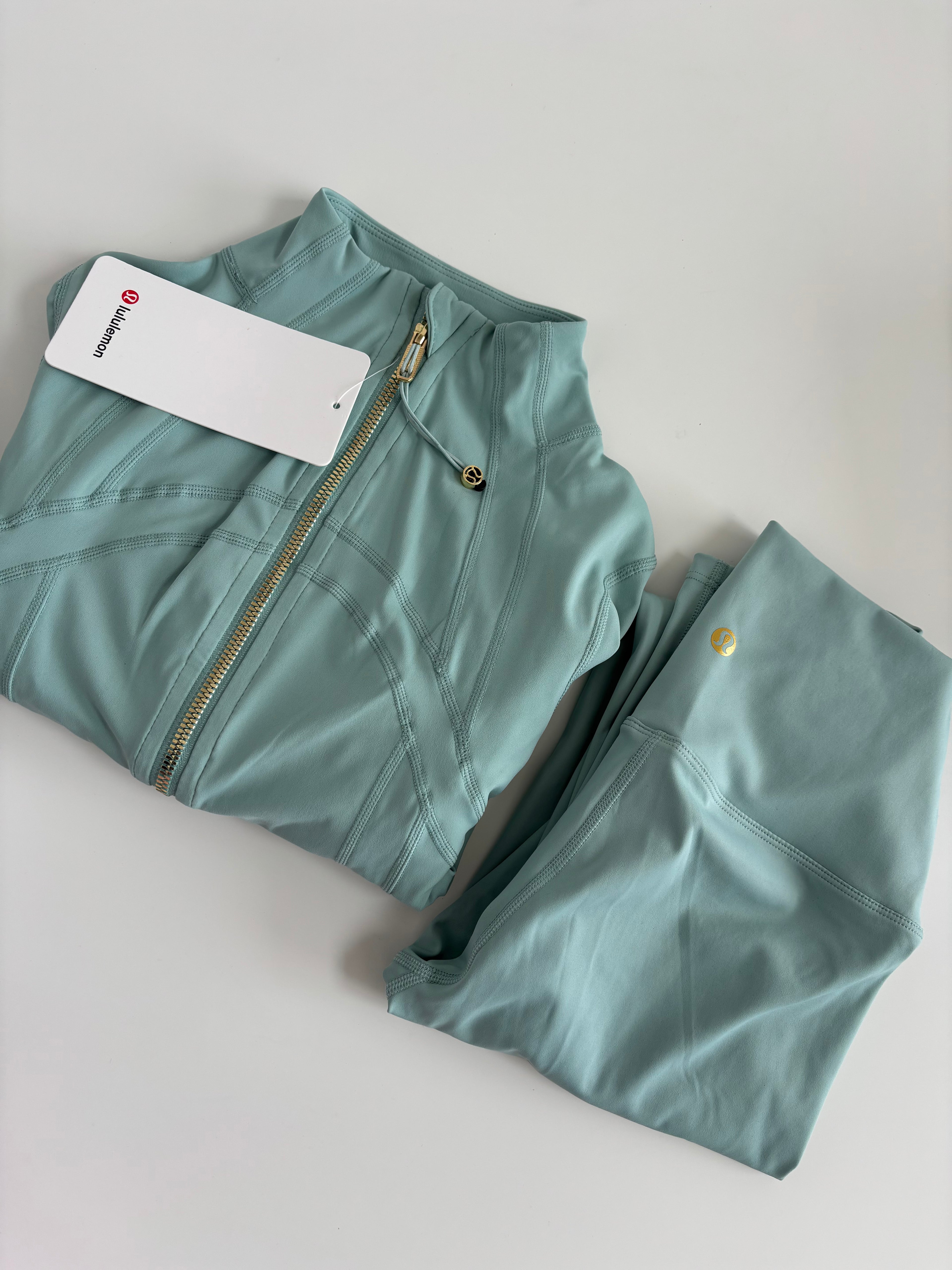 Set with gold zip
